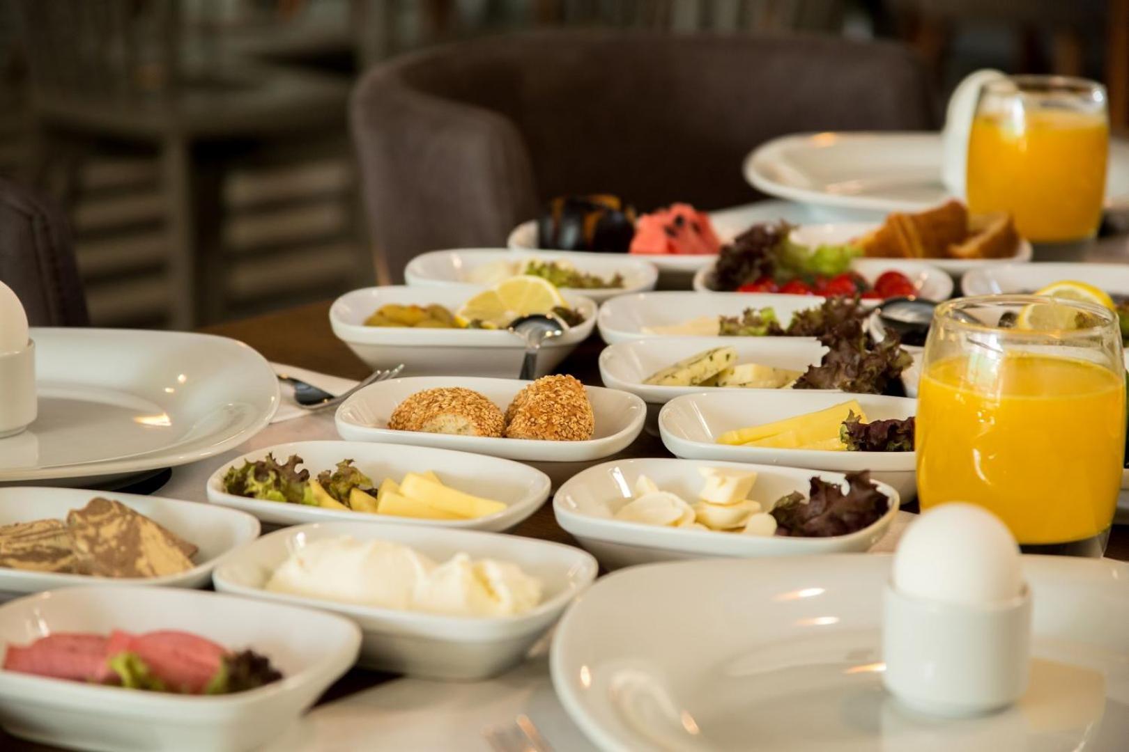 Plus Hotel Bostanci Atasehir — Photos 1